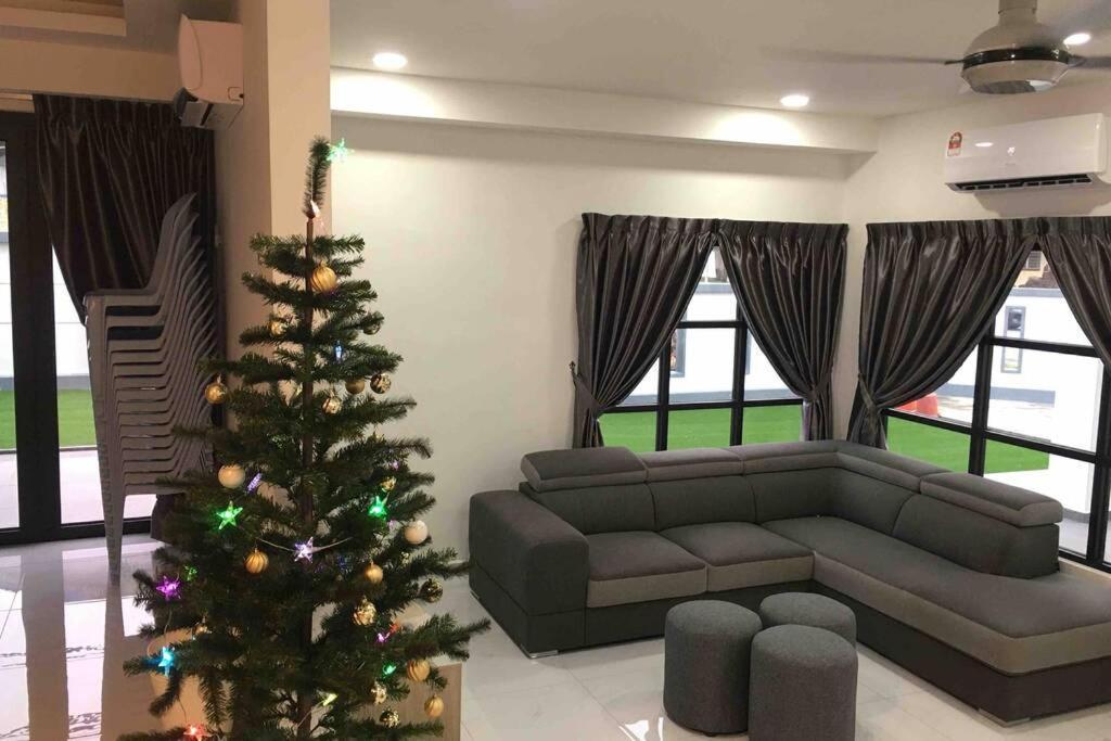 ジョホールバル 22Pax :Taman Pelangi Party House Nearby Midvellyヴィラ エクステリア 写真
