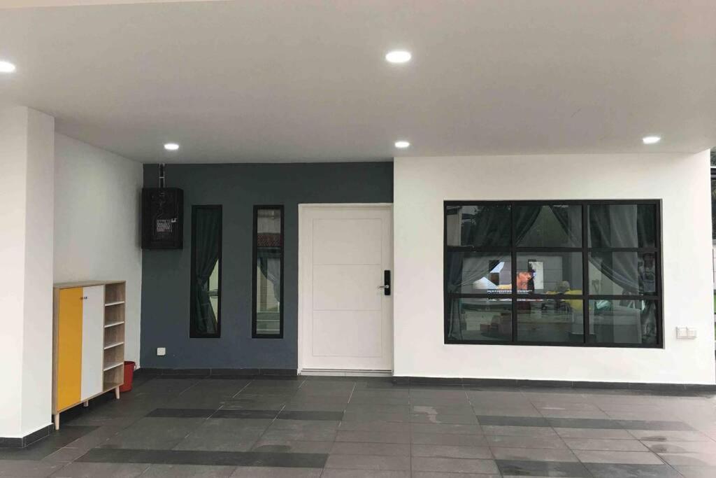ジョホールバル 22Pax :Taman Pelangi Party House Nearby Midvellyヴィラ エクステリア 写真