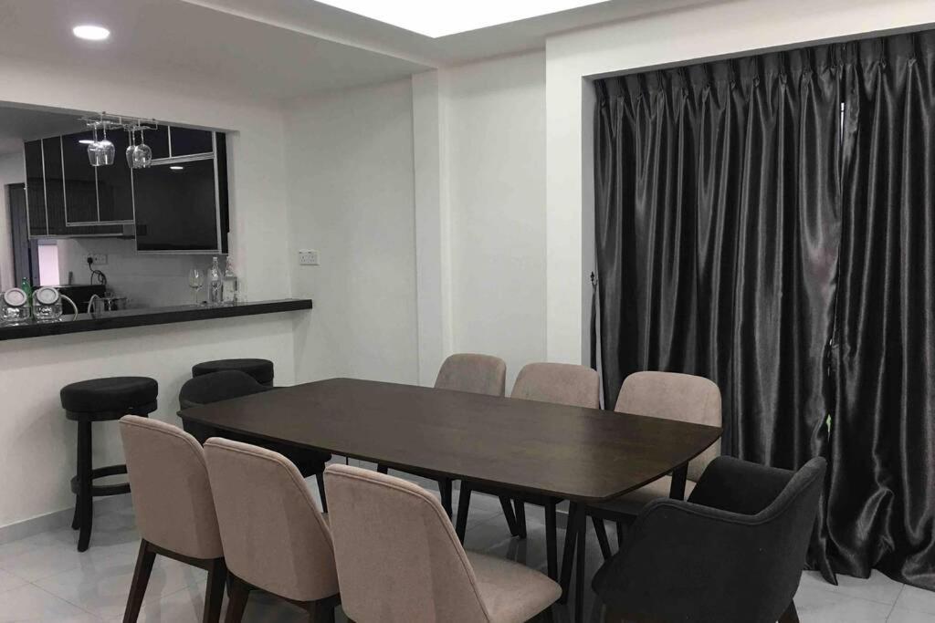 ジョホールバル 22Pax :Taman Pelangi Party House Nearby Midvellyヴィラ エクステリア 写真