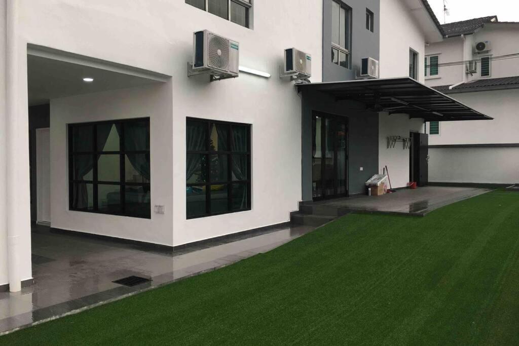 ジョホールバル 22Pax :Taman Pelangi Party House Nearby Midvellyヴィラ エクステリア 写真